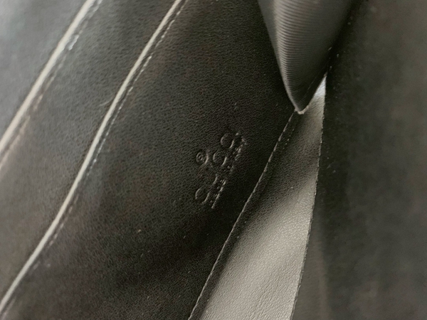 グッチ財布コピー着用イメージ